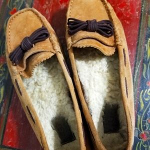 UGGS MEENA MOCCASINS 8.5